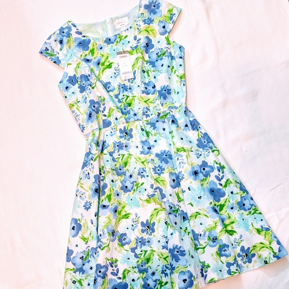 Gymboree Dresses & Skirts - BOGO! Beautiful cotton floral dress 6